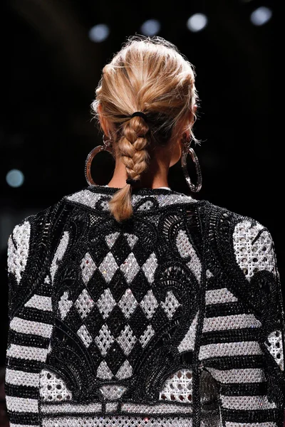 Look 15